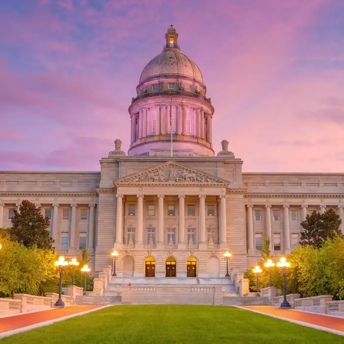 photo of the capitol building at sunset in Frankfurt, KY